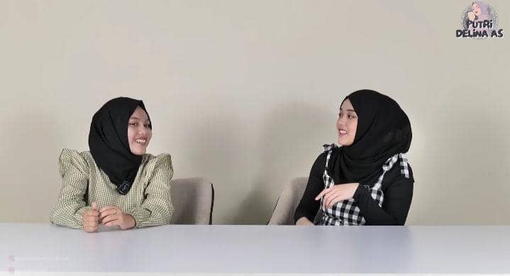 potret Putri Delina ketemu 'kembaran' (youtube.com/Putri Delina AS)