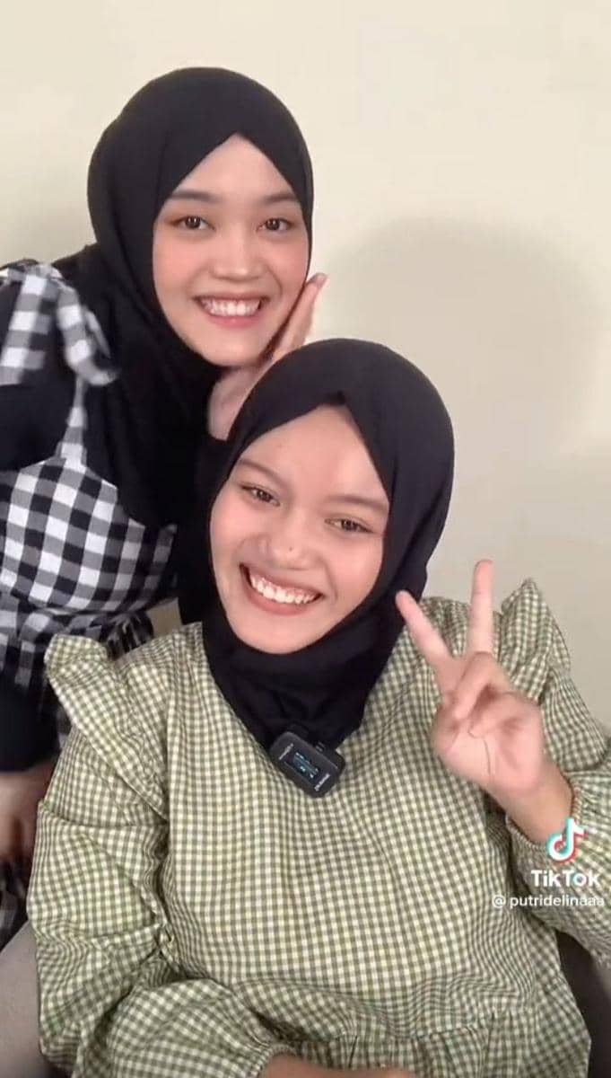 potret Putri Delina ketemu 'kembaran' (tiktok.com/putridelinaa)