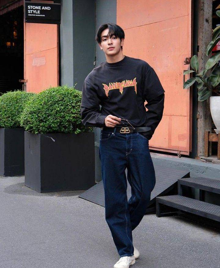 outfit regular jeans ala Joong Archen (instagram.com/chen_rcj)