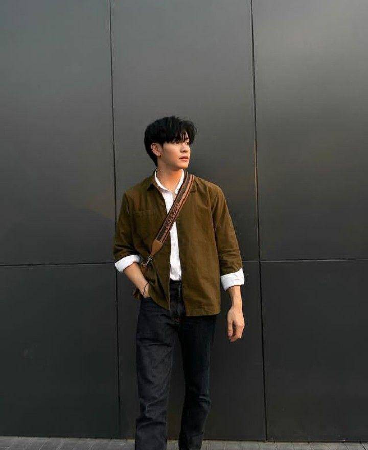 outfit regular jeans ala Joong Archen (instagram.com/chen_rcj)
