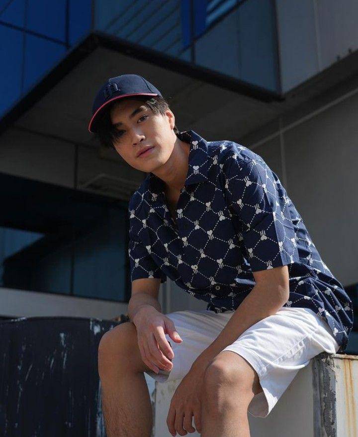 outfit celana putih ala Gemini Norawit (instagram.com/gemini_nt)