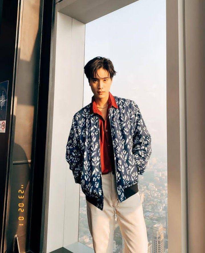 outfit celana putih ala Gemini Norawit (instagram.com/gemini_nt)