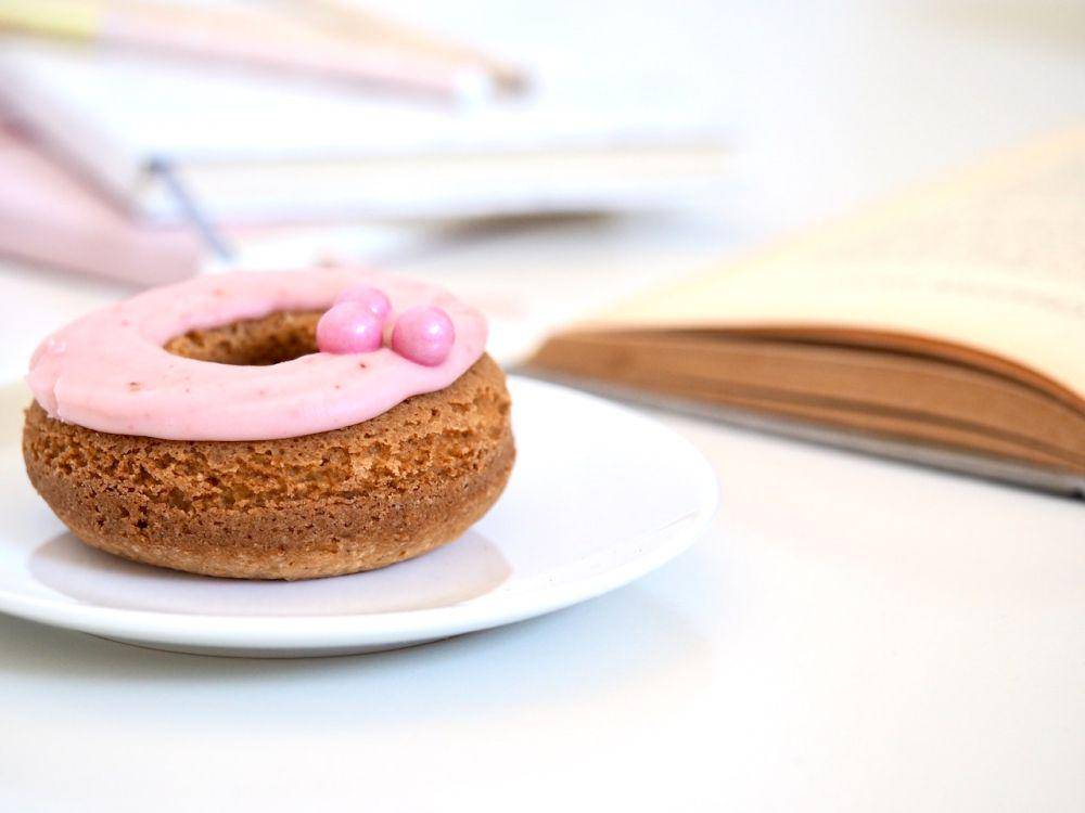 ilustrasi donat (pexels.com/Jess Bailey Designs)