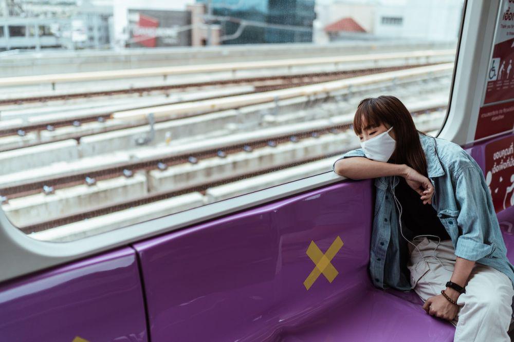 ilustrasi seorang pengguna transportasi umum (pexels.com/Ketut Subiyanto)