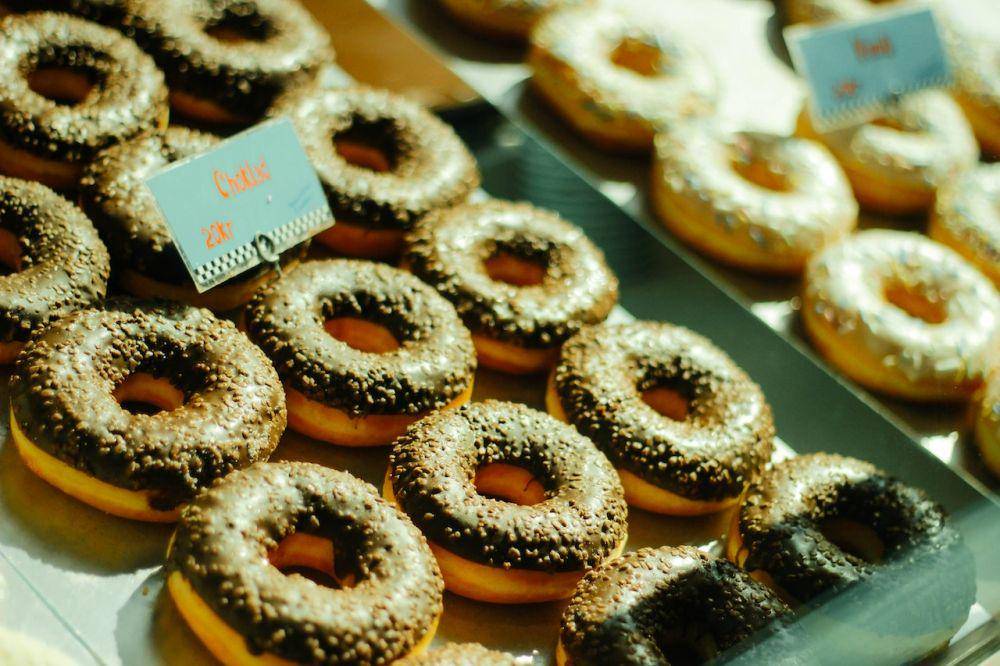 ilustrasi donat (pexels.com/Kristina Paukshtite)