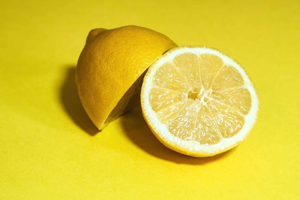 ilustrasi lemon (pexels.com/LisaFotios)