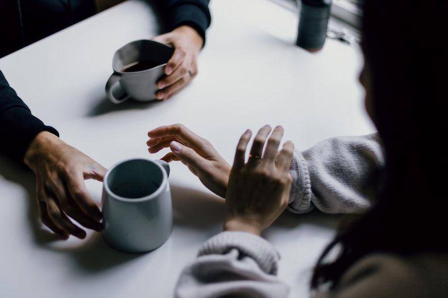ilustrasi pasangan tengah deep talk (unsplash.com/Priscilla Du Preez)