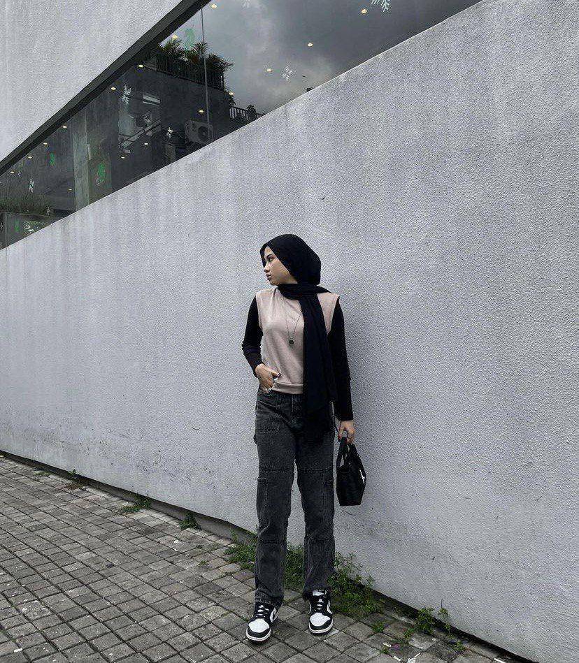 Inspirasi Outfit Gaya Boyish ala Salwa Febi (instagram.com/salwaturmeis_)