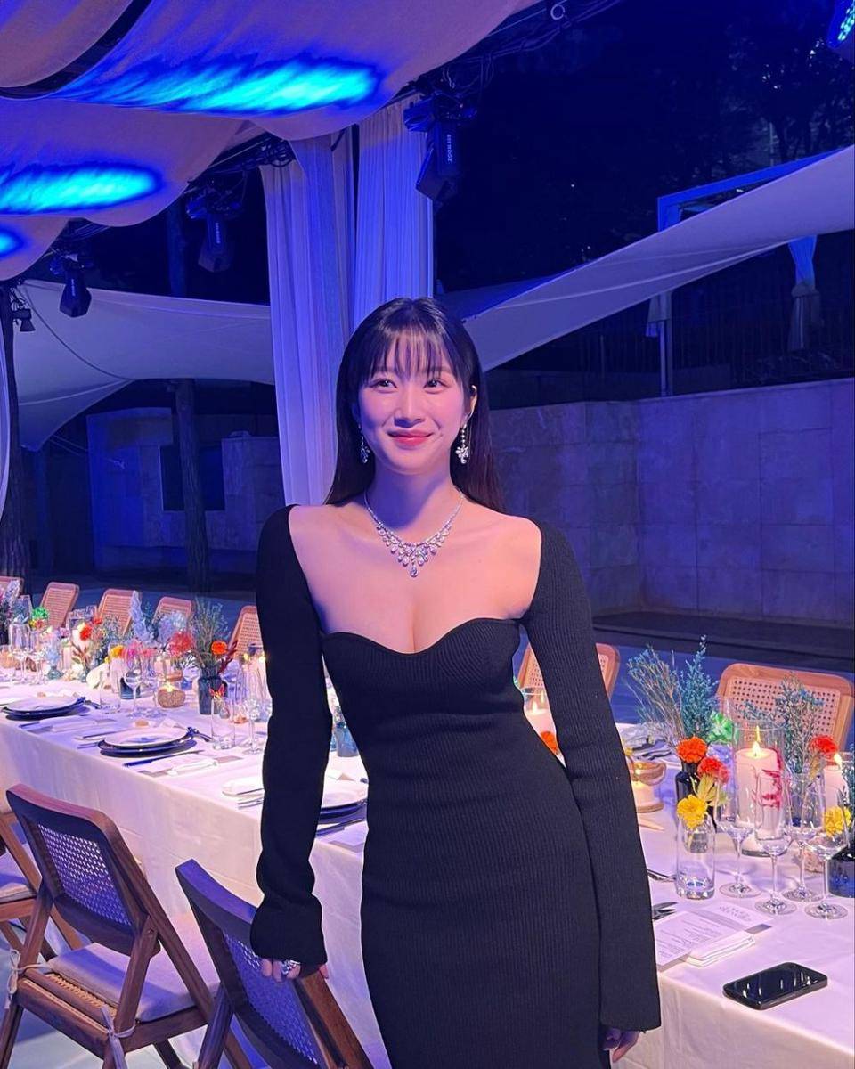 Moon Ga Young (instagram.com/m_kayoung)