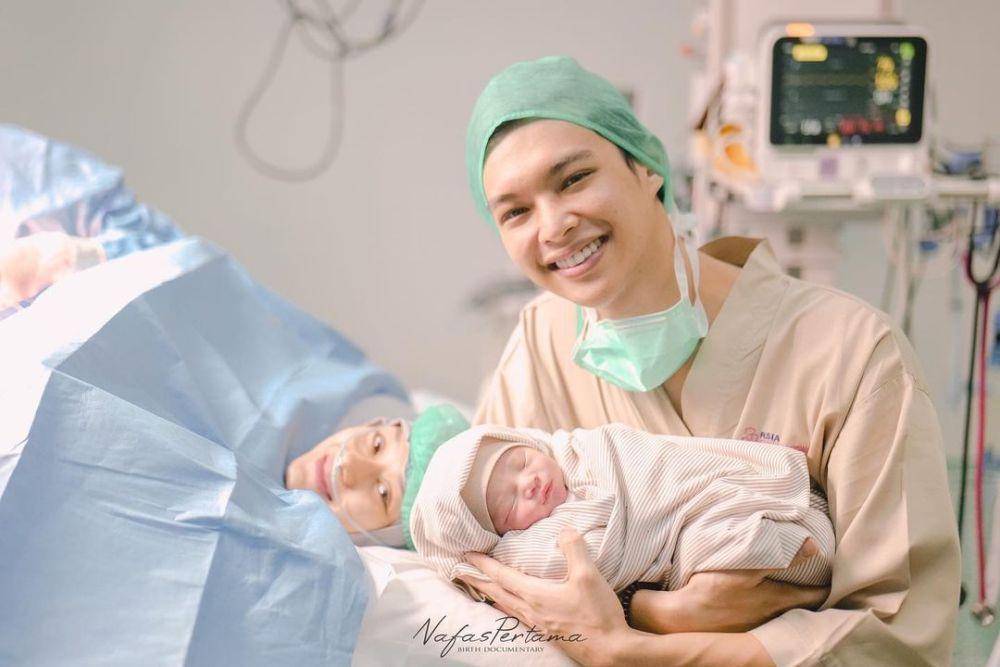 potret hamil Dinda Hauw hingga lahiran anak kedua (instagram.com/rey_mbayang)