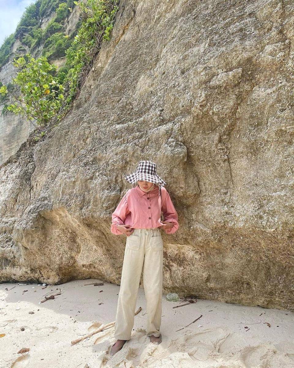 ide mix and match outfit pink ala Putri Zarkasya (instagram.com/kasyaaptr)