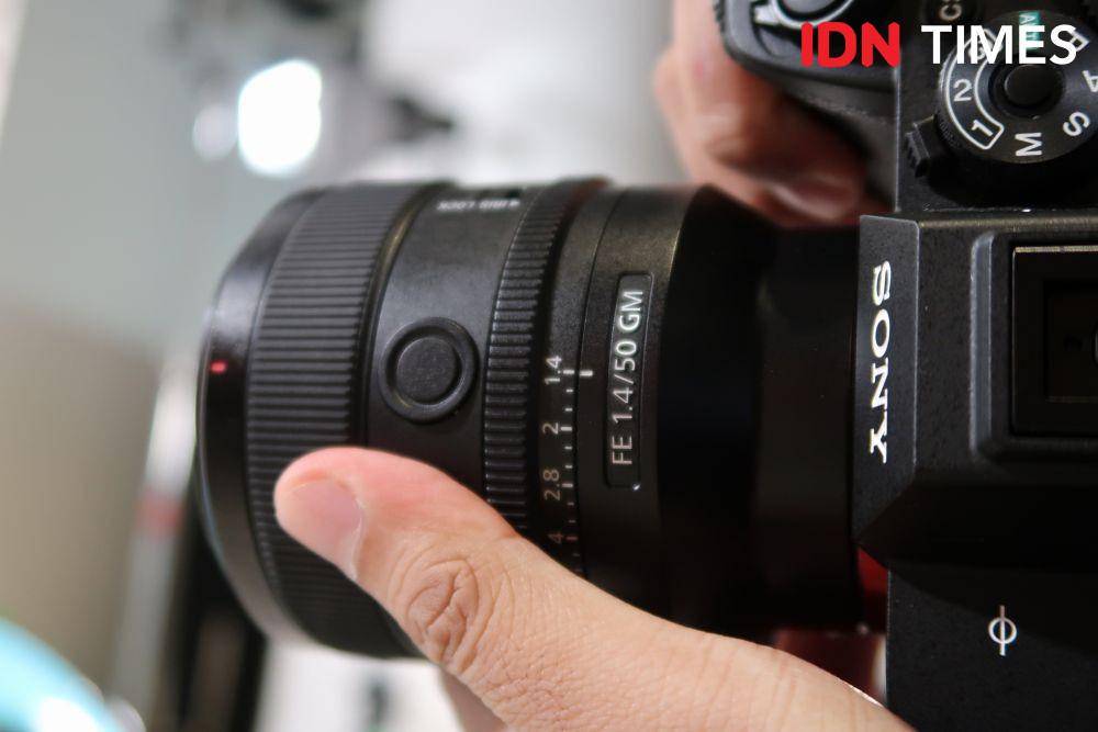 lensa Sony FE 50mm F1.4 GM (IDN Times/Alfonsus Adi Putra)