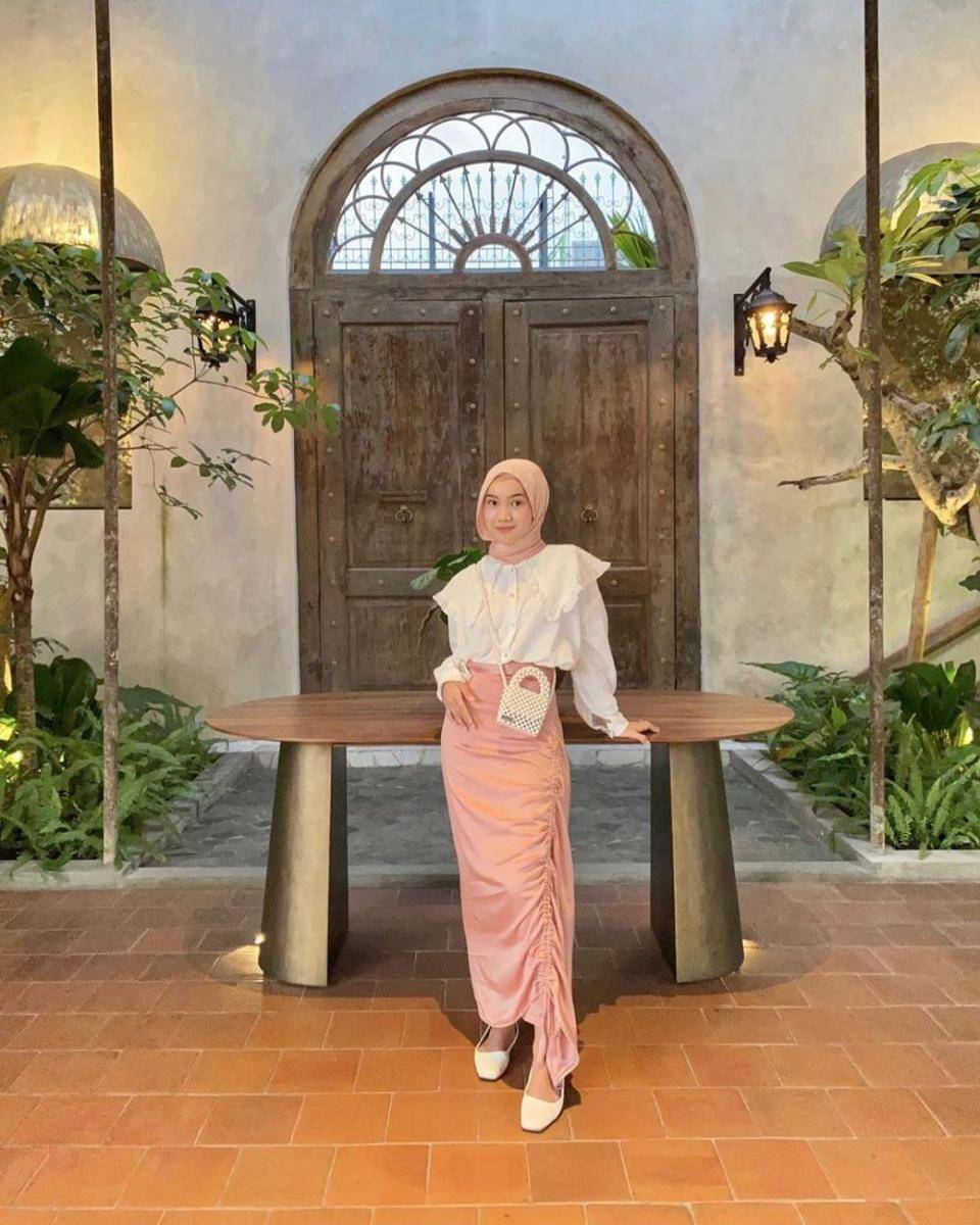 ide mix and match outfit pink ala Putri Zarkasya (instagram.com/kasyaaptr)
