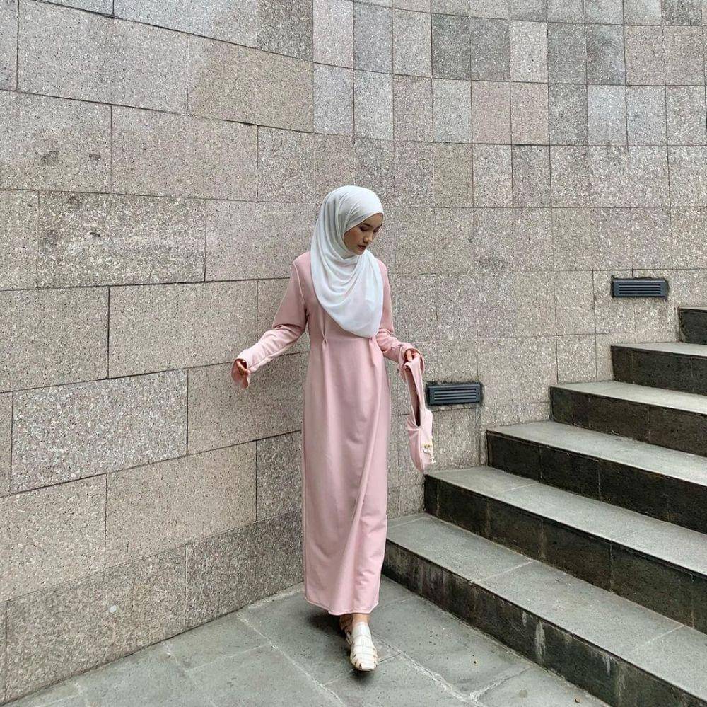 ide mix and match outfit pink ala Putri Zarkasya (instagram.com/kasyaaptr)
