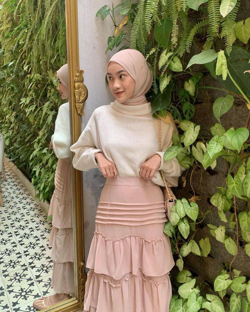 ide mix and match outfit pink ala Putri Zarkasya (instagram.com/kasyaaptr)