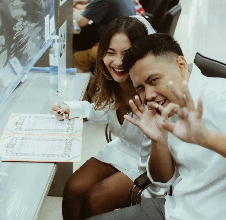 Pernikahan adik Vidi (Instagram.com/devinadeascal)