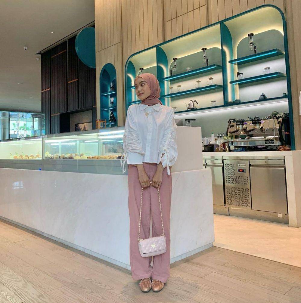 ide mix and match outfit pink ala Putri Zarkasya (instagram.com/kasyaaptr)