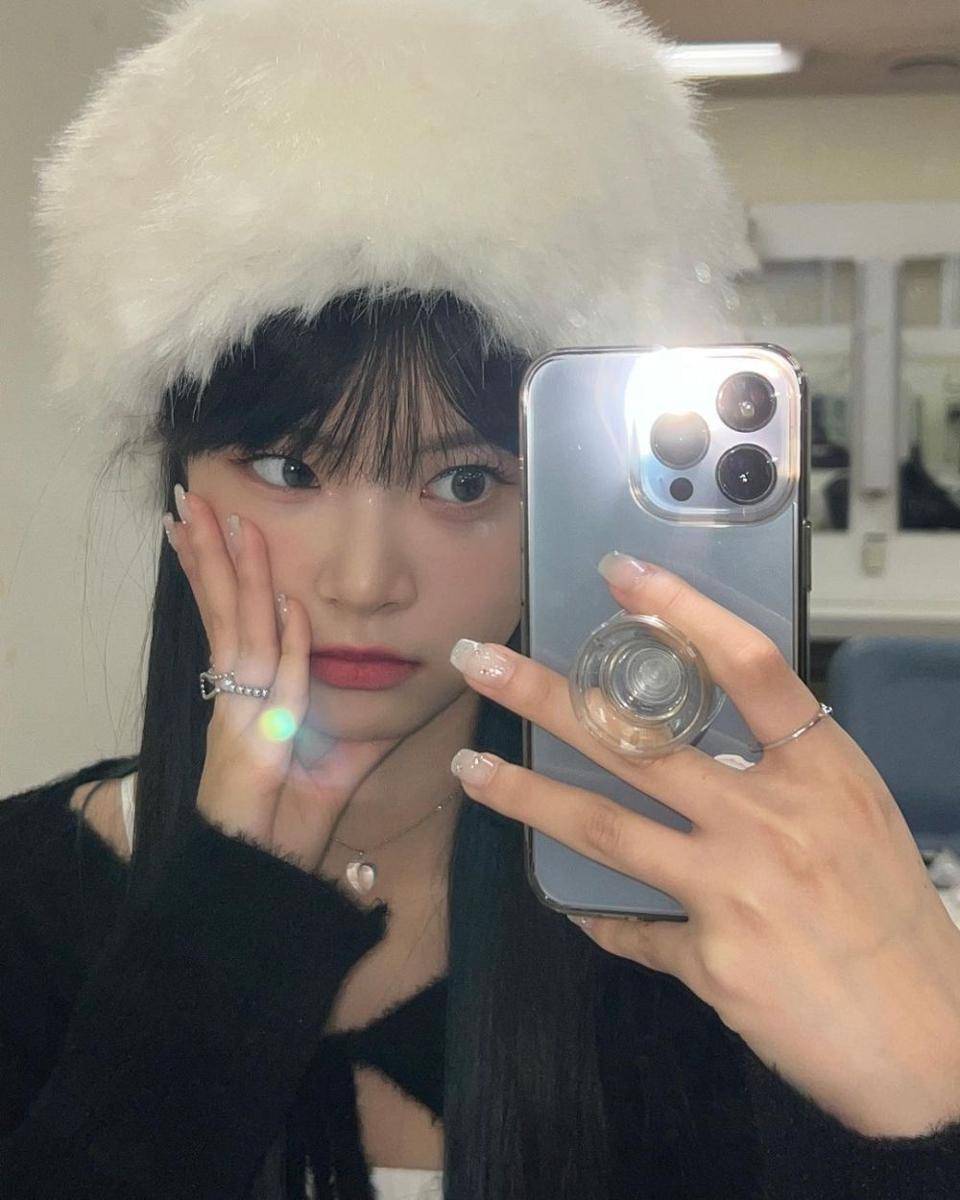 Eunchae LE SSERAFIM (instagram.com/hhh.e_c.v)