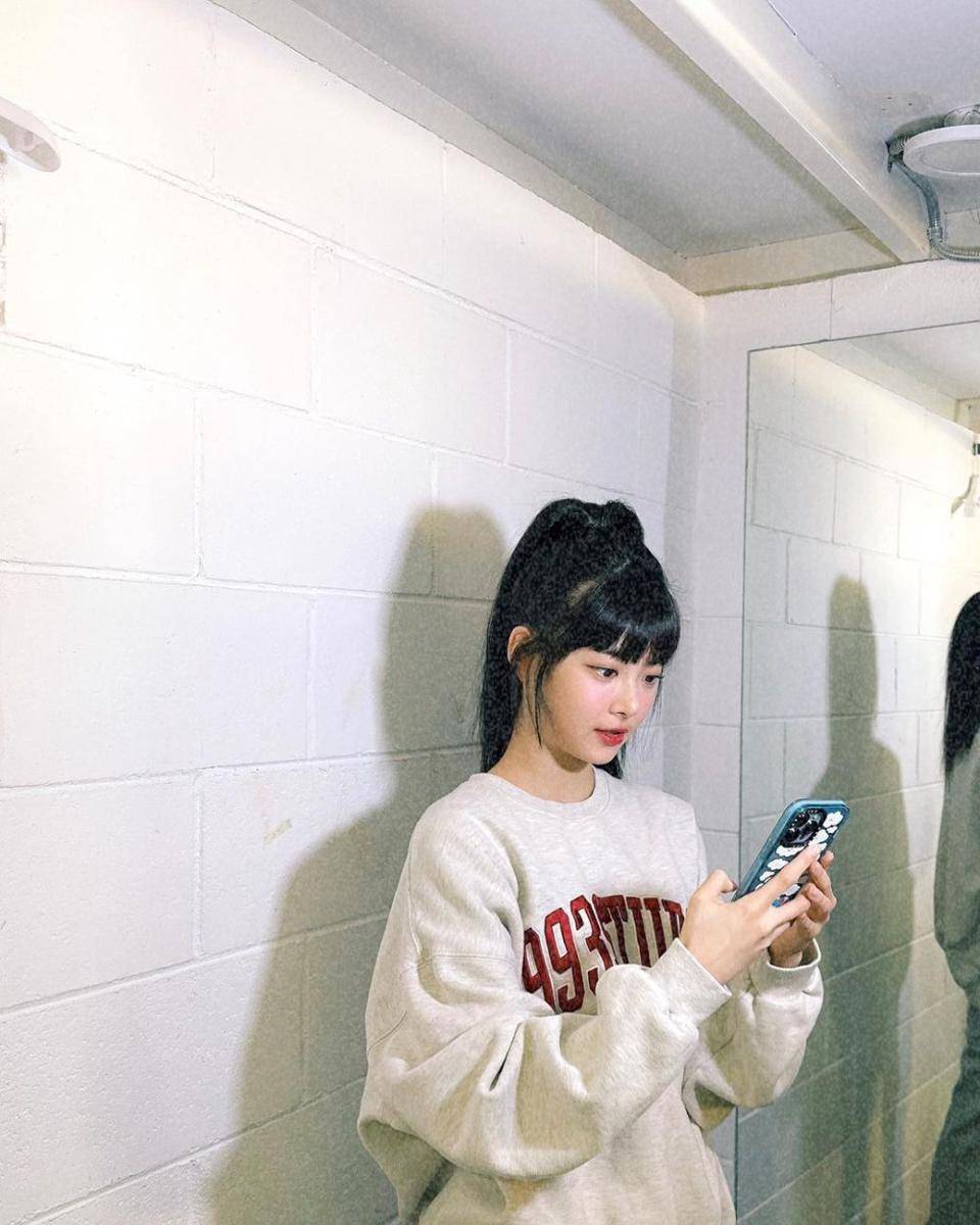 Eunchae LE SSERAFIM (instagram.com/hhh.e_c.v)