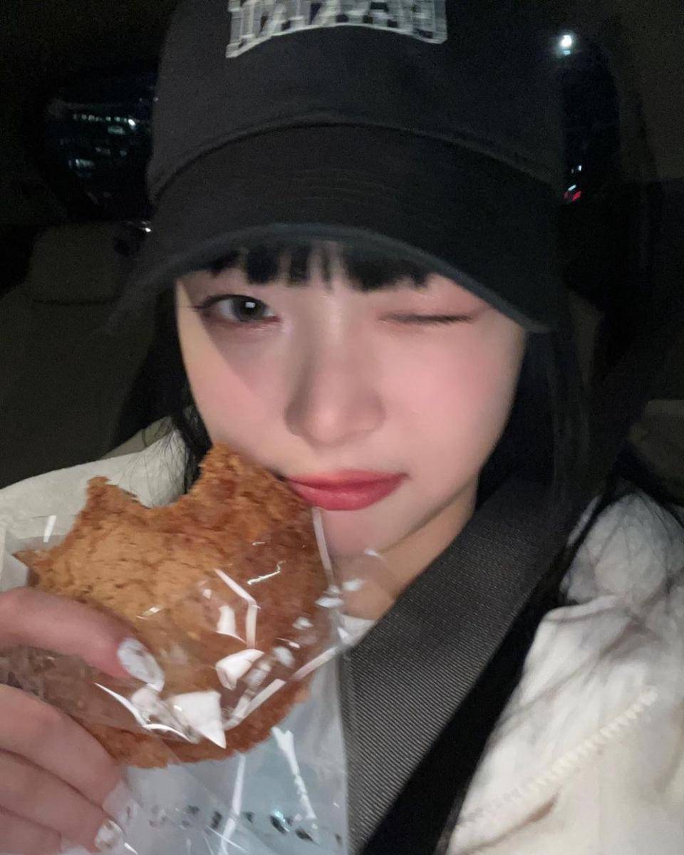 Eunchae LE SSERAFIM (instagram.com/hhh.e_c.v)