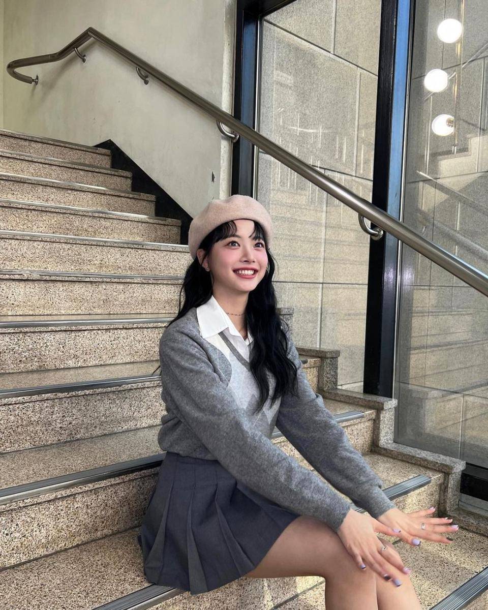 Eunchae LE SSERAFIM (instagram.com/hhh.e_c.v)