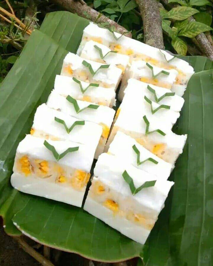 kue amparan tatak (instagram.com/yulianamenjoi)
