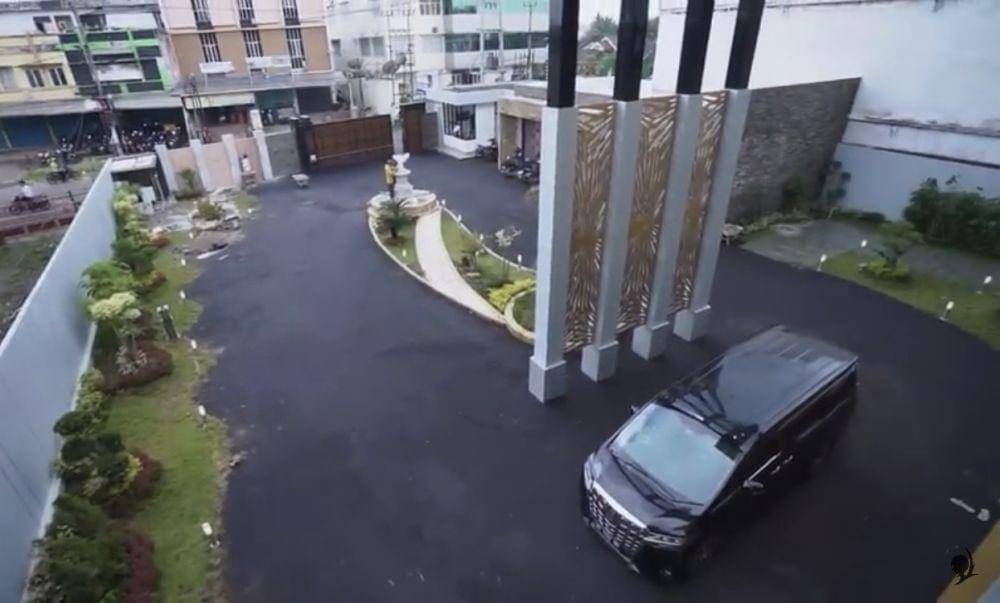 rumah baru dr. Richard Lee (youtube.com/dr. Richard Lee, MARS)