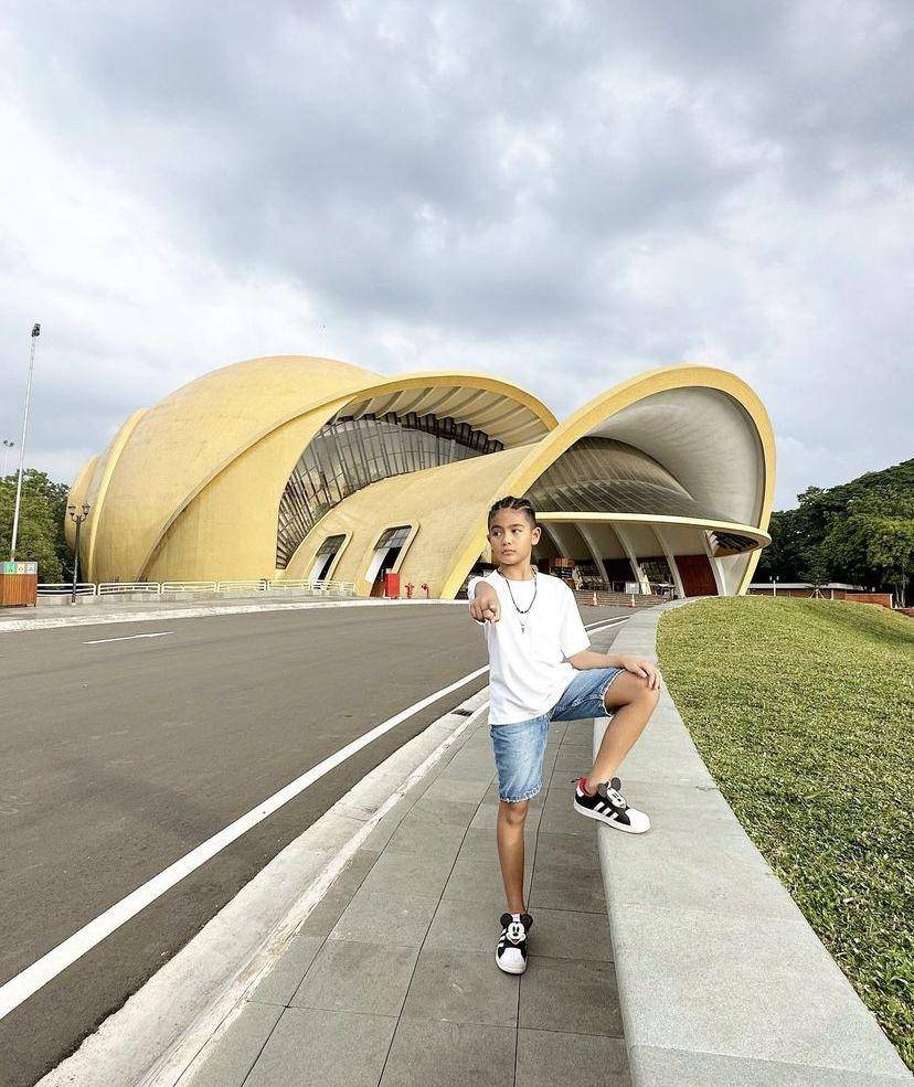 potret Ryshaka kunjungi museum bersama kedua orangtua (instagram.com/mrssharena)