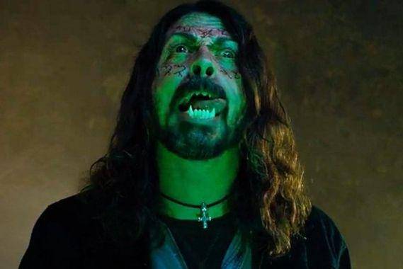 Dave Grohl dalam film Studio 666 (dok. Open Road Films/Studio 666)