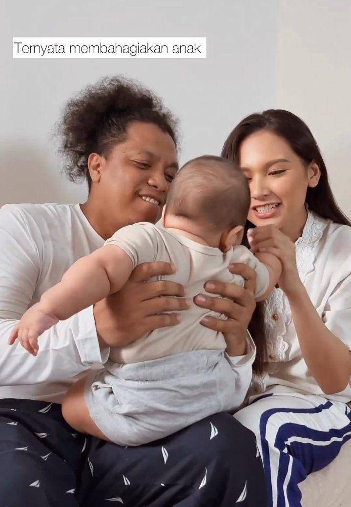 potret Arie Kriting jadi suami dan ayah siaga (instagram.com/indahpermatas)