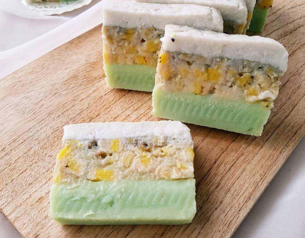 kue amparan tatak (instagram.com/staceyjlsong)