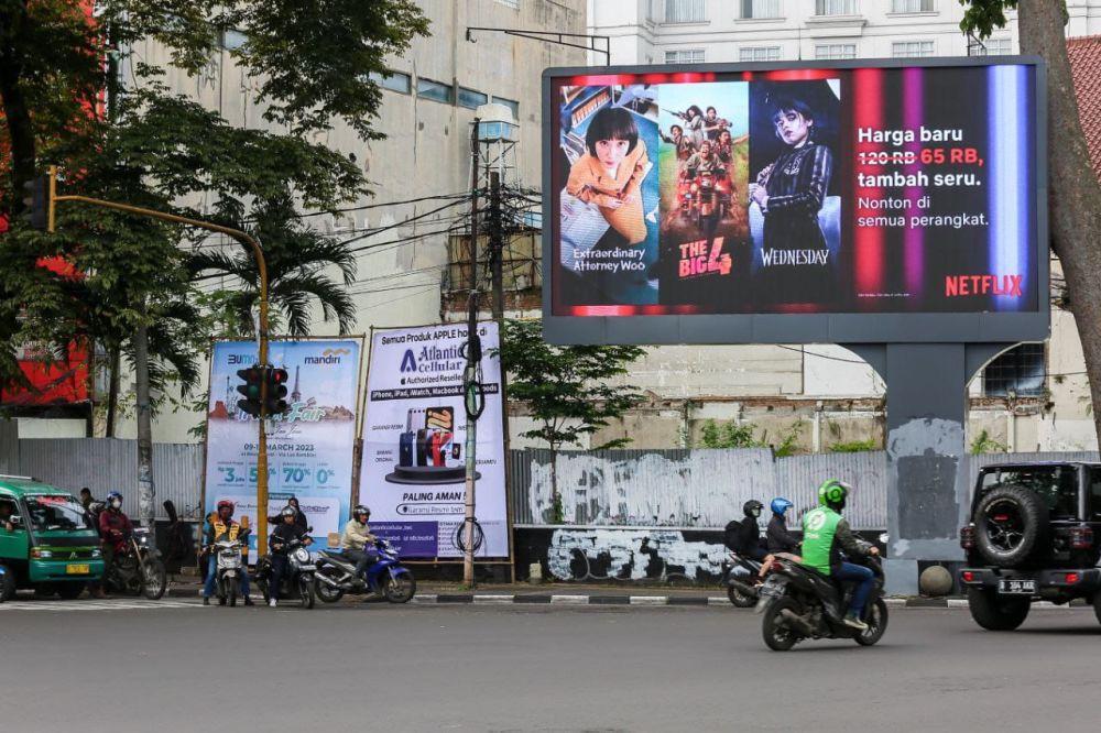 Pemkot Bandung akan Bersihkan Reklame yang Melintang ke Ruang Jalan