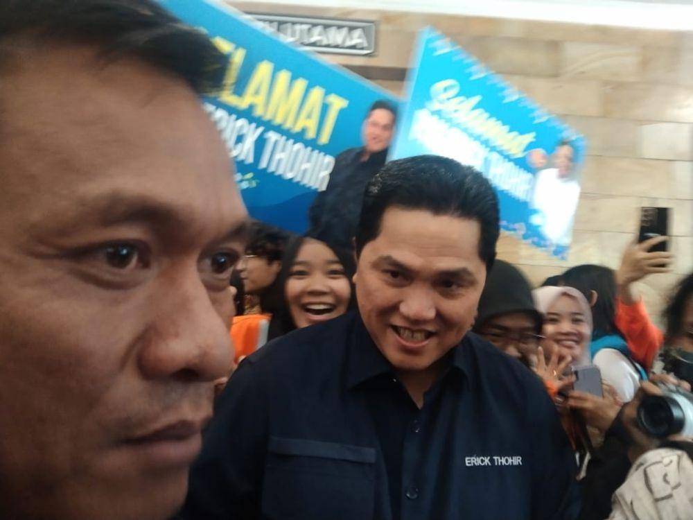 Erick Thohir usai menerima gelar doktoral. (IDN Times/Rizal Adhi Pratama)