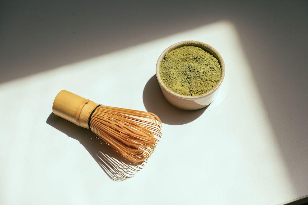 ilustrasi bubuk matcha dalam wadah (pexels.com/Cup of Couple)