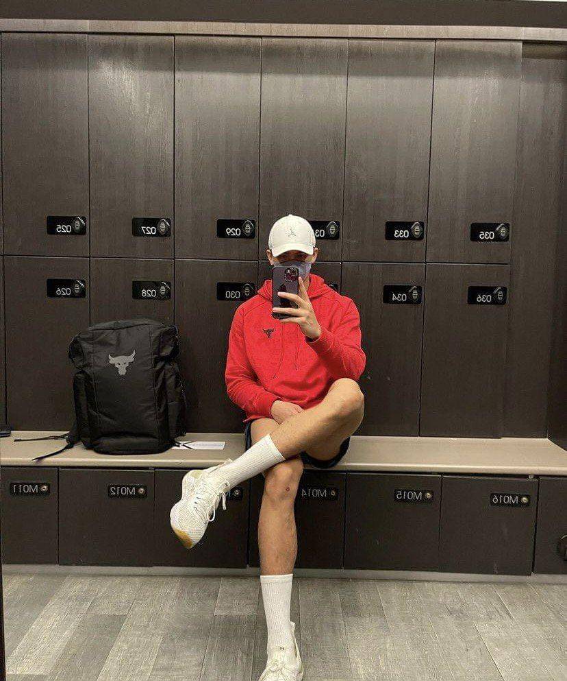 Potret Sporty ala Joss Wayar (instagram.com/josswayar)