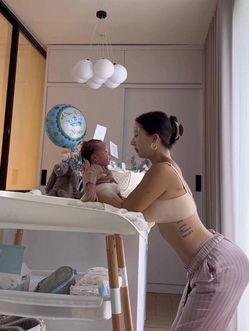 potret Jennifer urus anak baby Kiro (instagram.com/jenniferbachdim)