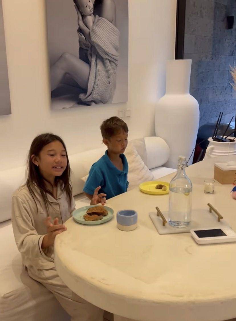potret Jennifer urus sarapan anak (instagram.com/jenniferbachdim)