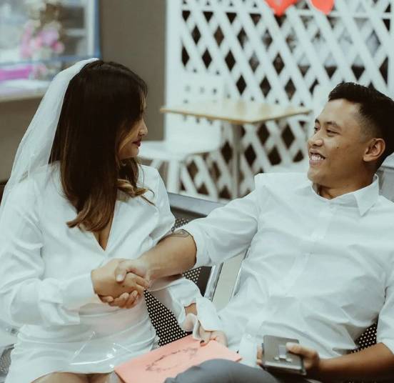 potret pernikahan adik Vidi Aldiano (instagram.com/devinadeascal)