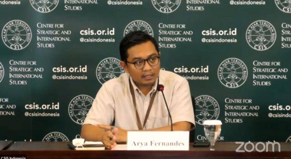 Peneliti Centre for Strategic and International Studies (CSIS), Ary Fernandez ketika memberikan keterangan pers terkait putusan Pengadilan Negeri Jakarta Pusat pada Jumat, (3/3/2023). (Tangkapan layar YouTube)