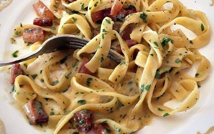 Ilustrasi fettuccine carbonara ala Pizza Hut (instagram.com/pogacha_mercerisland)