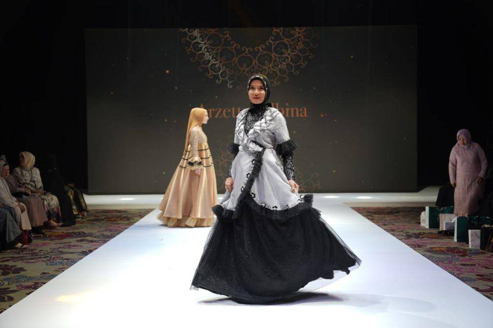Eksklusif fashion show dari koleksi-koleksi Ranti terbaru di tahun 2023 bertajuk Golden Sahara. (dok. Ranti)