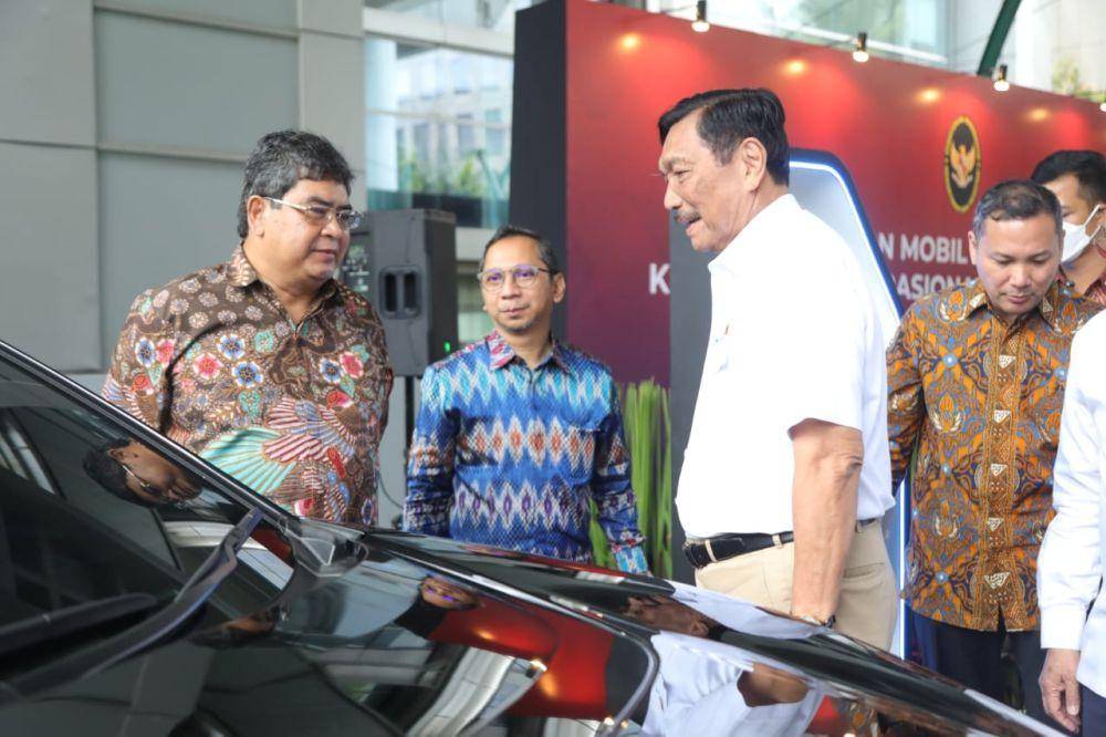 Peresmian penggunaan kendaraan listrik sebagai mobil dinas di kantor Kementerian Koordinator Bidang Kemaritiman dan Investasi. (dok. Kemenko Marves)