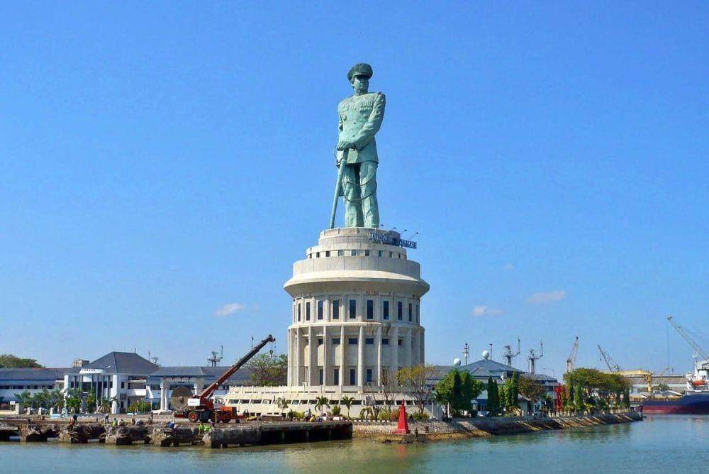 Patung Jalesveva Jayamahe (tourism.surabaya.go.id)