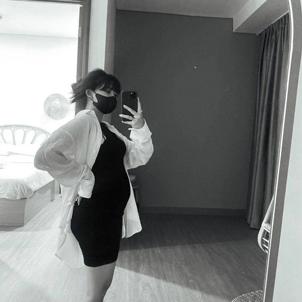 potret Adinda Azani dengan baby bump (instagram.com/dindazani)