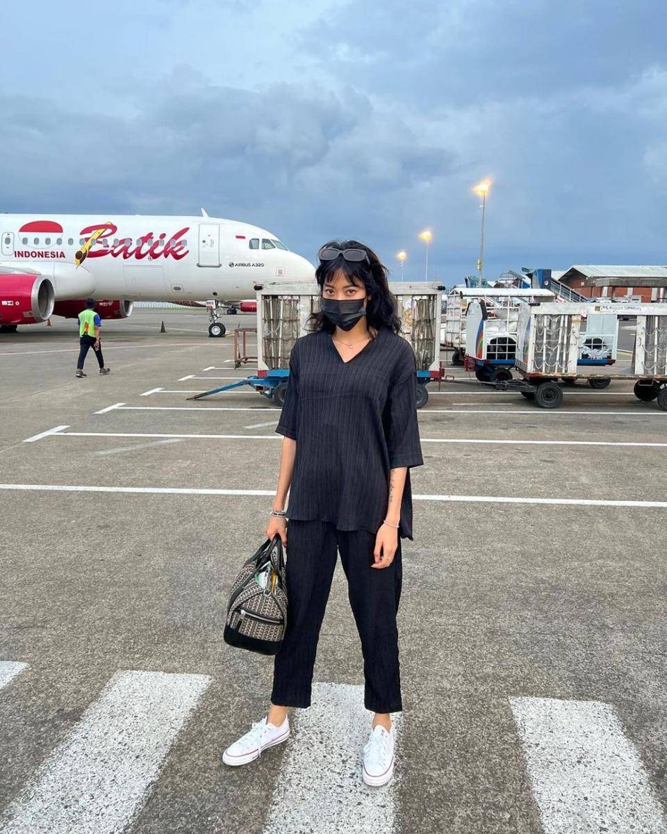 outfit travelling ala Widi Vierratale (instagram.com/widikidiwdkdw)