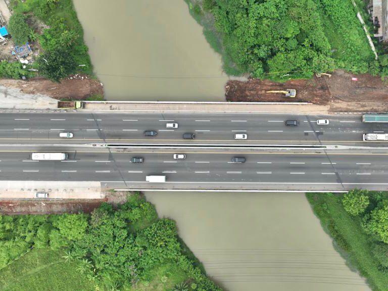 Tol Japek KM 57 Arah Jakarta Dibuka-Tutup hingga Minggu Pagi