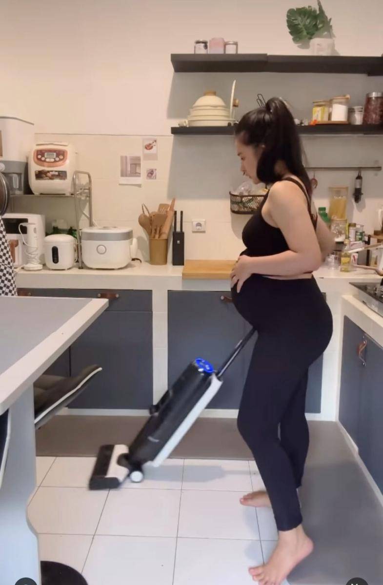 potret Adinda Azani dengan baby bump (instagram.com/dindazani)