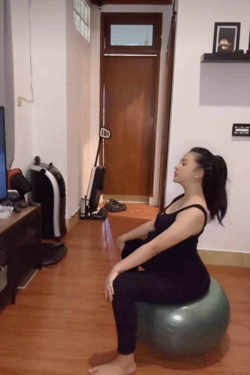 potret Adinda Azani dengan baby bump (instagram.com/dindazani)