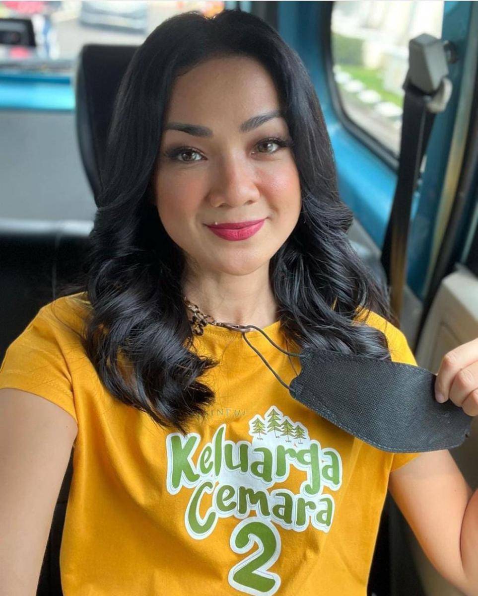 artis lahir Maret (instagram.com/nirinazubir_)