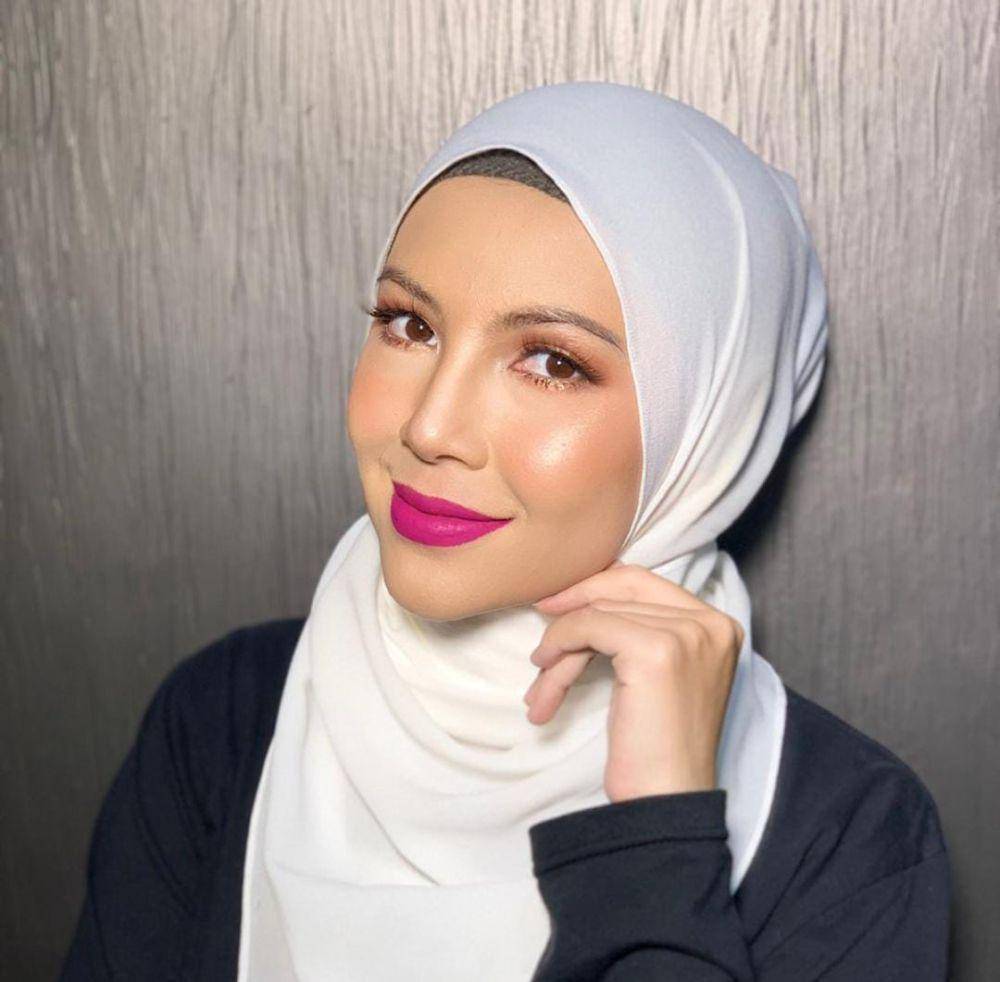 artis lahir Maret (instagram.com/ratnagalih)